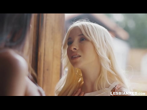❤️ Дівчина приходить додому через кілька місяців і в кінцевому підсумку їсть кицьку своєї мачухи ❤❌ Красиве порно у нас ❌❤